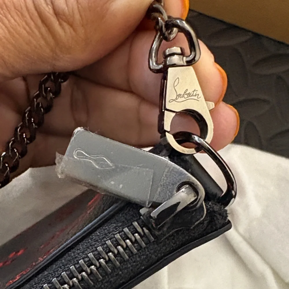 Christian Louboutin Perforated Grain Shoulder bag - Picture 4 of 16